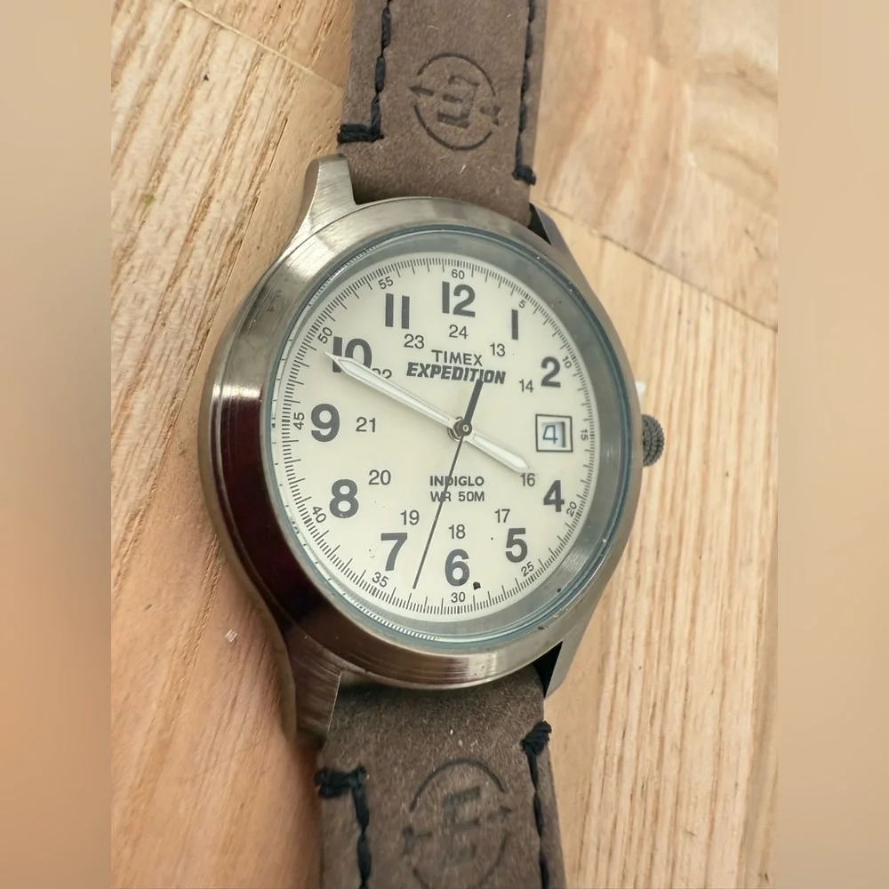 Timex expedition men’s brown leather casual field watch NEW BATTERY